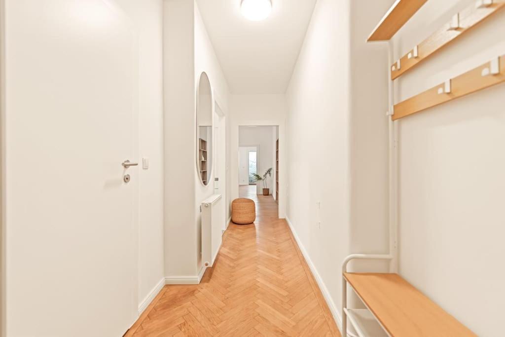 Cozy Apartment In Quiet Location, Fast Train Station 100M Away, Contactless Check-In Vídeň Exteriér fotografie