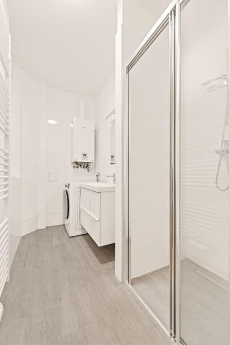 Cozy Apartment In Quiet Location, Fast Train Station 100M Away, Contactless Check-In Vídeň Exteriér fotografie
