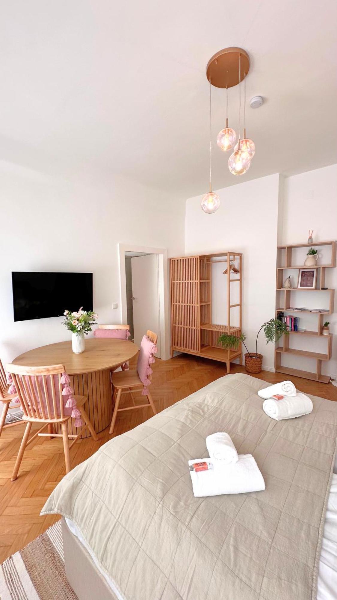 Cozy Apartment In Quiet Location, Fast Train Station 100M Away, Contactless Check-In Vídeň Exteriér fotografie